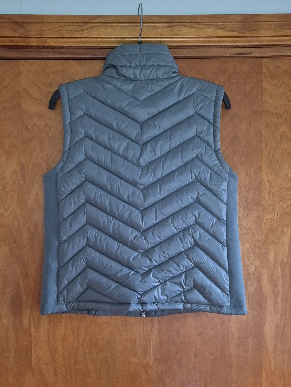 Calvin Klein Women's Autumn Green Quilted Puffer Vest, size M - Picture 6 of 13